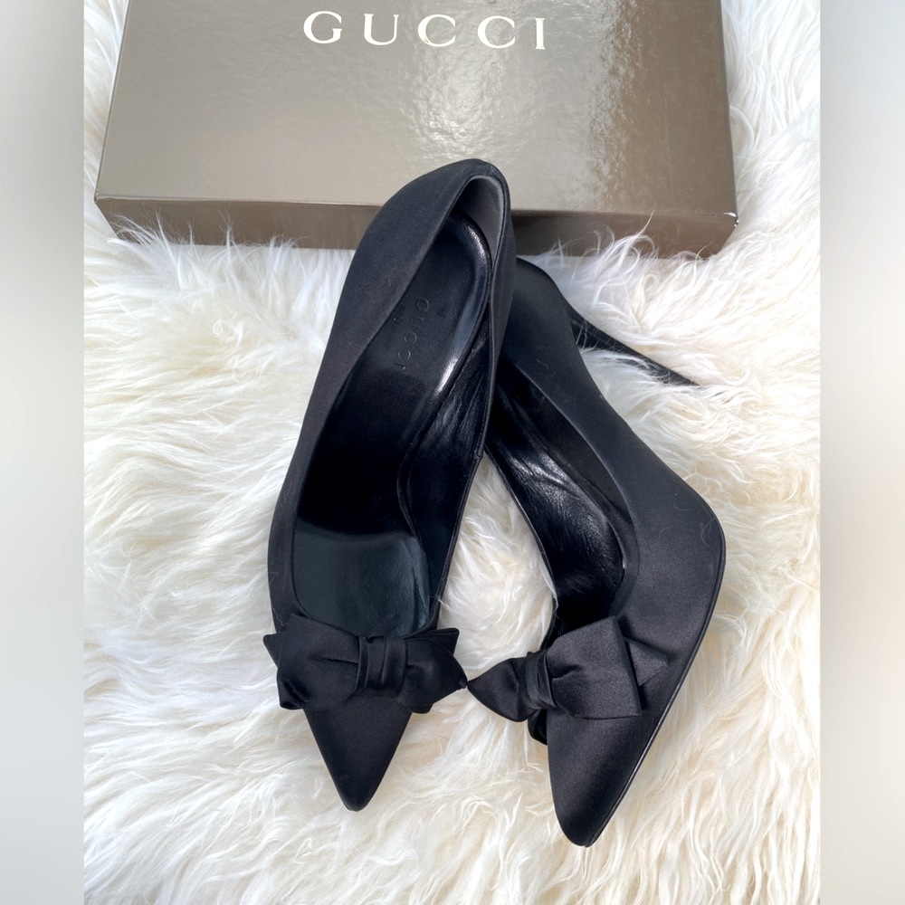 Black GUCCI heels with a bow in size 38.5 (8.5US)